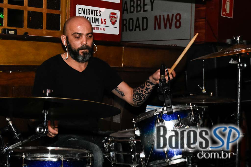 William Kim e banda Vih animaram a noite no Republic Pub William Kim e banda Vih animaram a noite no Republic Pub