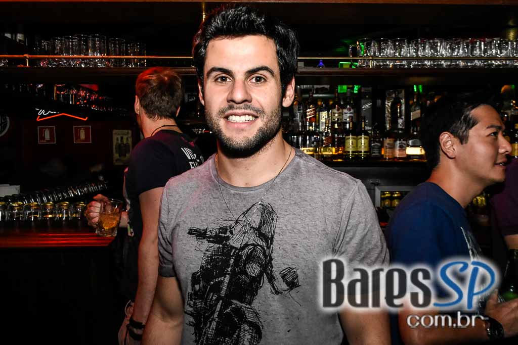 William Kim e banda Vih animaram a noite no Republic Pub William Kim e banda Vih animaram a noite no Republic Pub