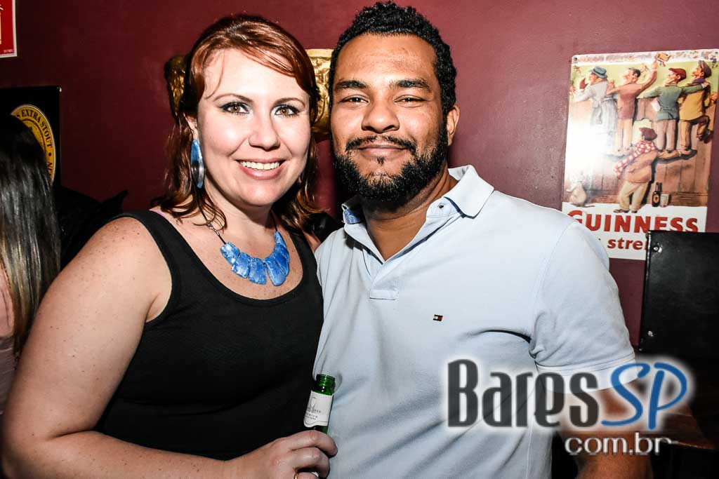 William Kim e banda Vih animaram a noite no Republic Pub William Kim e banda Vih animaram a noite no Republic Pub