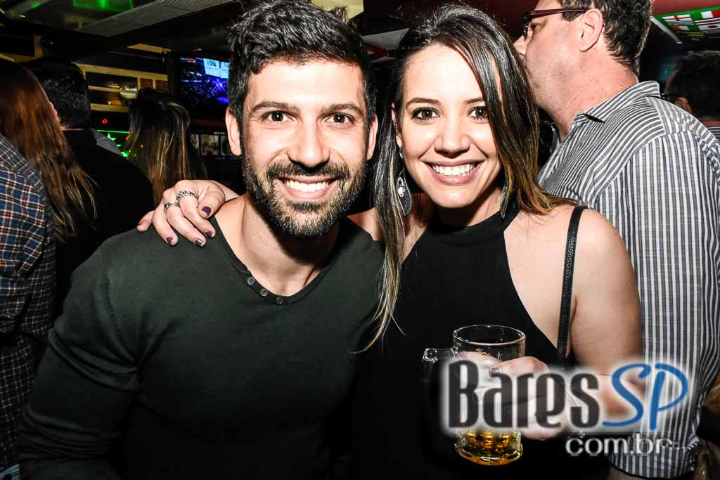 William Kim e banda Vih animaram a noite no Republic Pub William Kim e banda Vih animaram a noite no Republic Pub