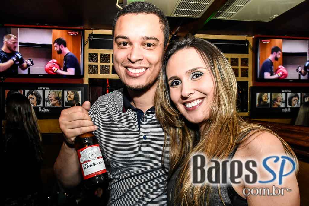 William Kim e banda Vih animaram a noite no Republic Pub William Kim e banda Vih animaram a noite no Republic Pub