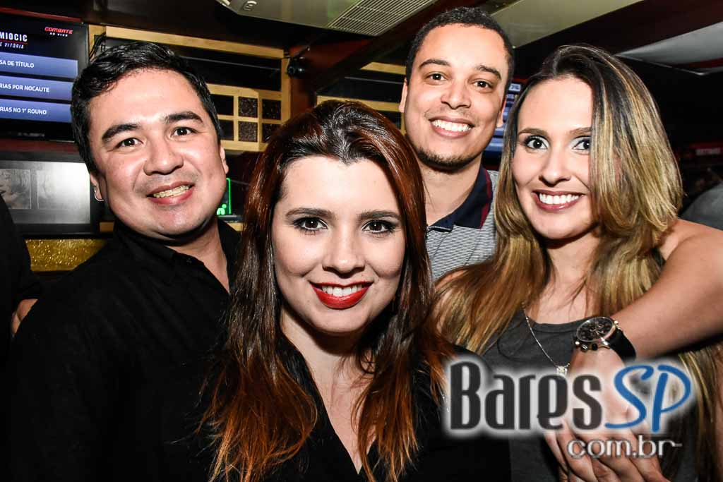 William Kim e banda Vih animaram a noite no Republic Pub William Kim e banda Vih animaram a noite no Republic Pub