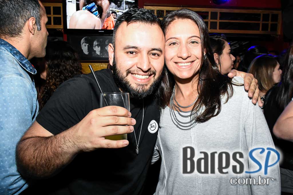 William Kim e banda Vih animaram a noite no Republic Pub William Kim e banda Vih animaram a noite no Republic Pub