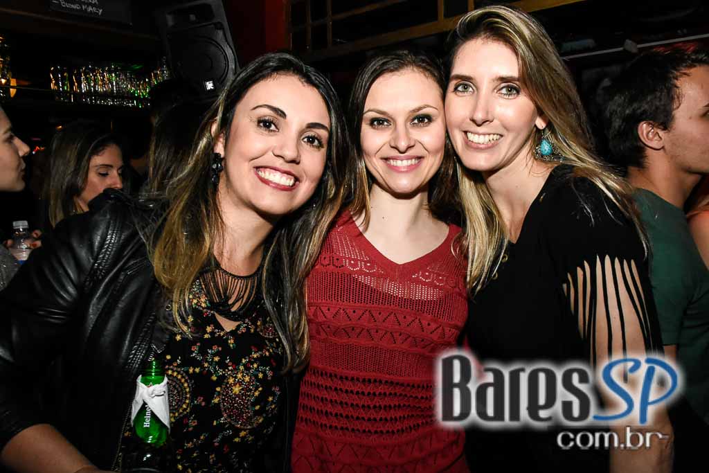 William Kim e banda Vih animaram a noite no Republic Pub William Kim e banda Vih animaram a noite no Republic Pub