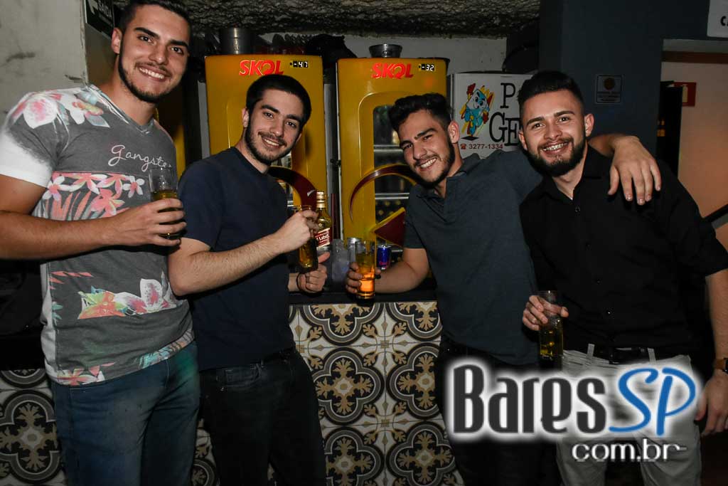 Nando e Ricky e Buiu SP comandaram a noite de quinta-feira no Boteco Todos os Santos Nando e Ricky e Buiu SP comandaram a noite de quinta-feira no Boteco Todos os Santos