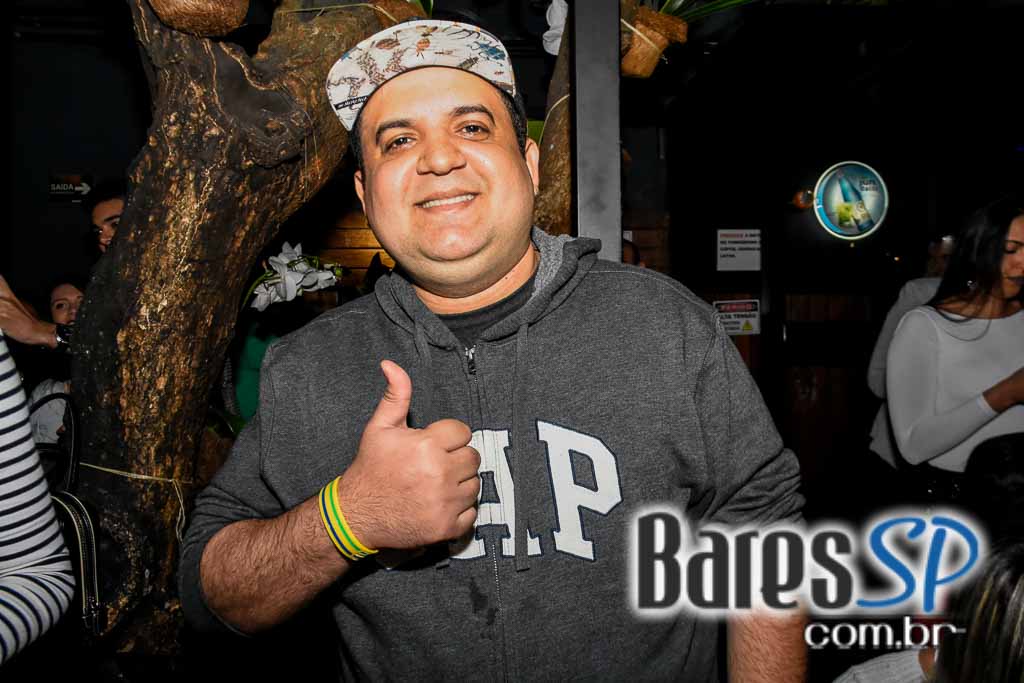 Nando e Ricky e Buiu SP comandaram a noite de quinta-feira no Boteco Todos os Santos Nando e Ricky e Buiu SP comandaram a noite de quinta-feira no Boteco Todos os Santos