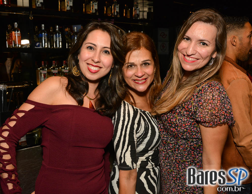 Banda Viva Noite se apresentaram no palco do Dezoito Bar Banda Viva Noite se apresentaram no palco do Dezoito Bar