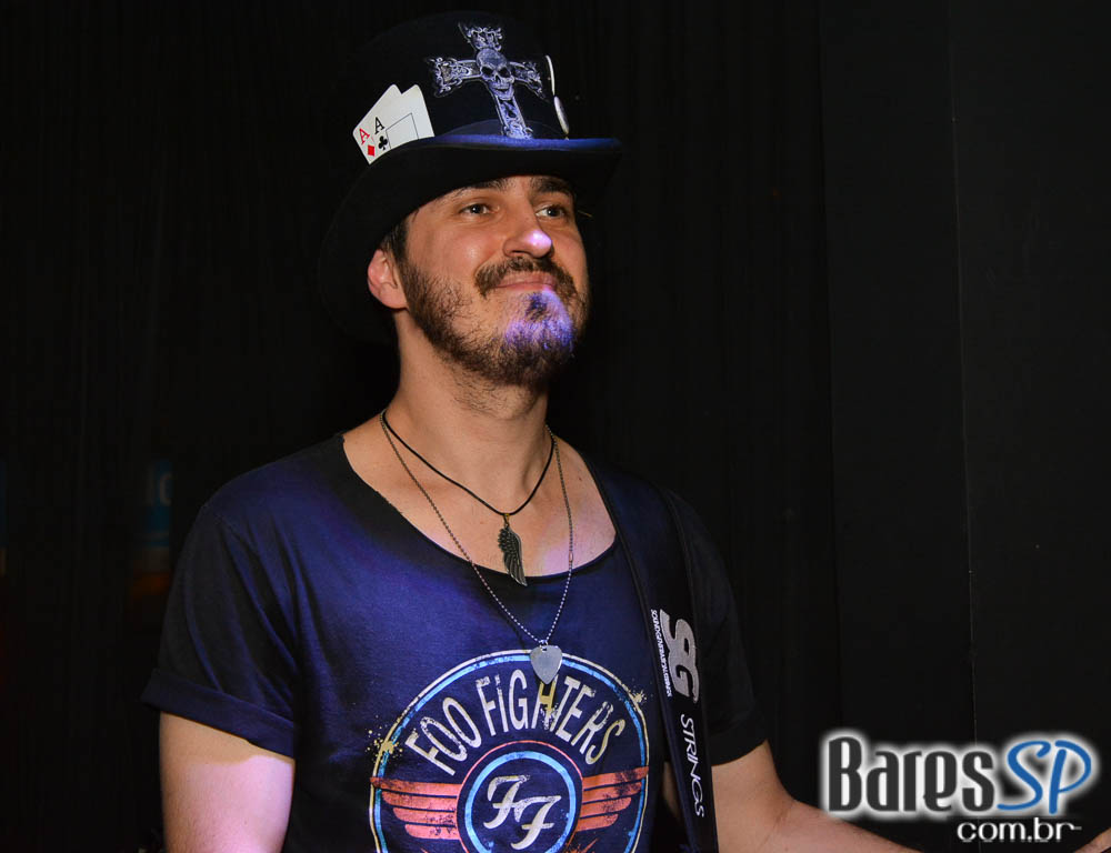 Banda Viva Noite se apresentaram no palco do Dezoito Bar Banda Viva Noite se apresentaram no palco do Dezoito Bar