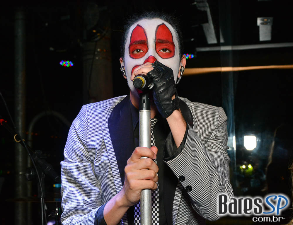 Banda Viva Noite se apresentaram no palco do Dezoito Bar Banda Viva Noite se apresentaram no palco do Dezoito Bar