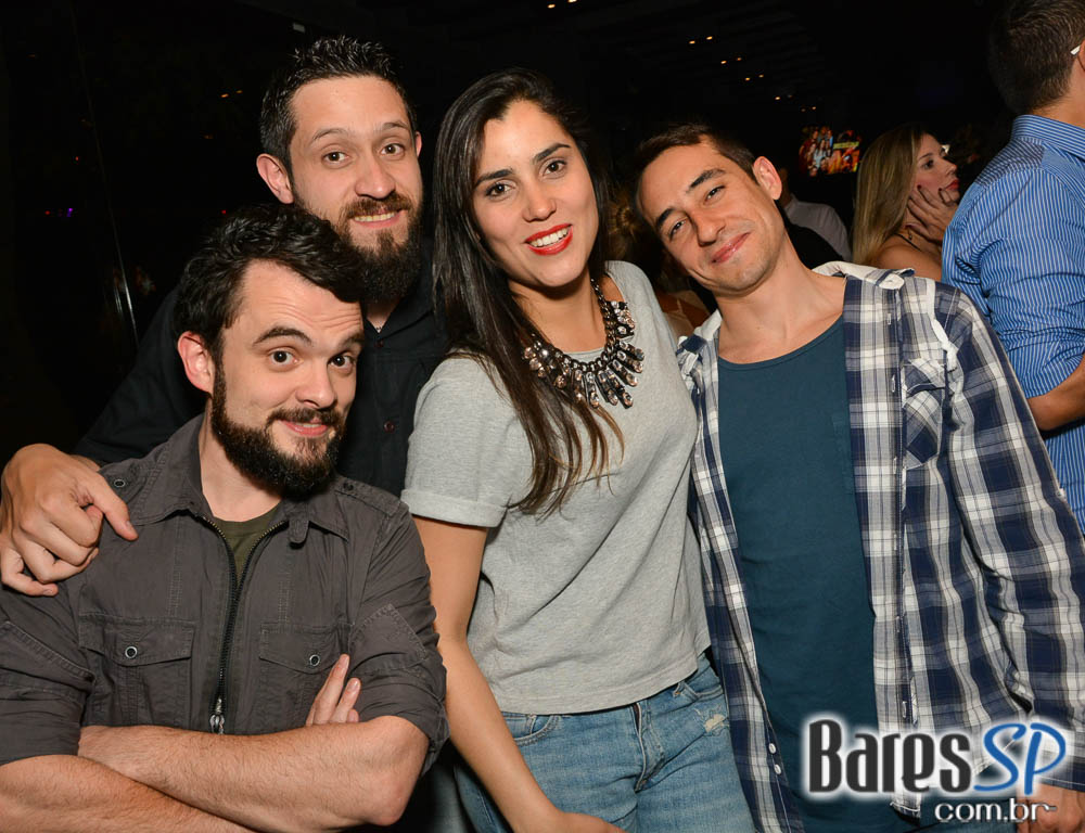 Banda Viva Noite se apresentaram no palco do Dezoito Bar Banda Viva Noite se apresentaram no palco do Dezoito Bar