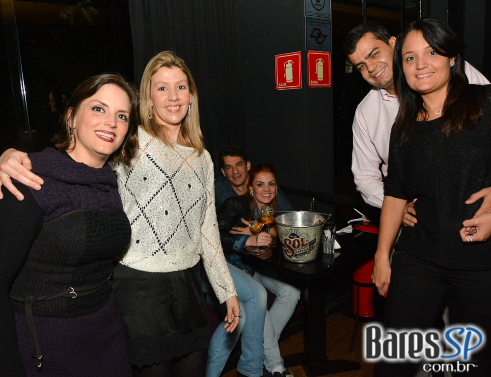 Banda Viva Noite se apresentaram no palco do Dezoito Bar Banda Viva Noite se apresentaram no palco do Dezoito Bar