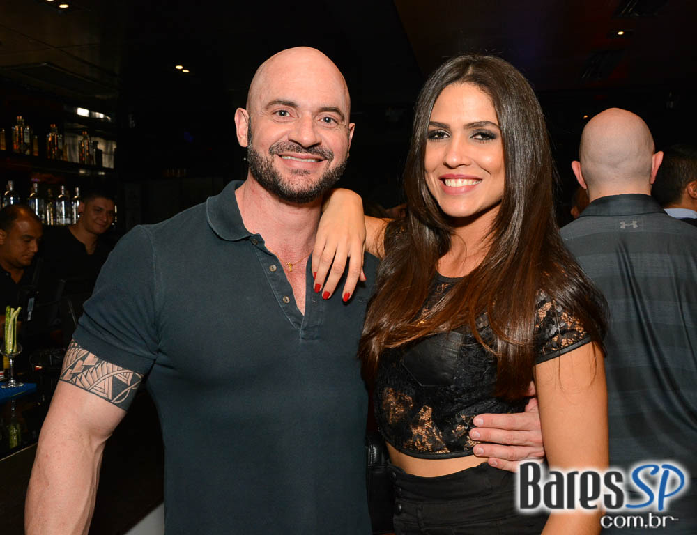 Banda Viva Noite se apresentaram no palco do Dezoito Bar Banda Viva Noite se apresentaram no palco do Dezoito Bar