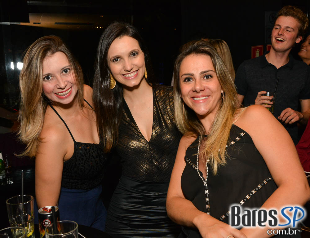 Banda Viva Noite se apresentaram no palco do Dezoito Bar Banda Viva Noite se apresentaram no palco do Dezoito Bar