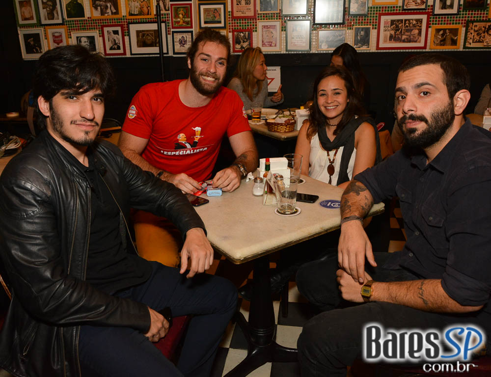 Aniversário de 10 anos do Bar Genial com lançamento de livro e nova receita no cardápio Aniversário de 10 anos do Bar Genial com lançamento de livro e nova receita no cardápio