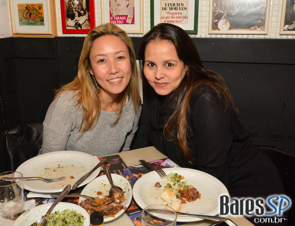 Aniversário de 10 anos do Bar Genial com lançamento de livro e nova receita no cardápio Aniversário de 10 anos do Bar Genial com lançamento de livro e nova receita no cardápio