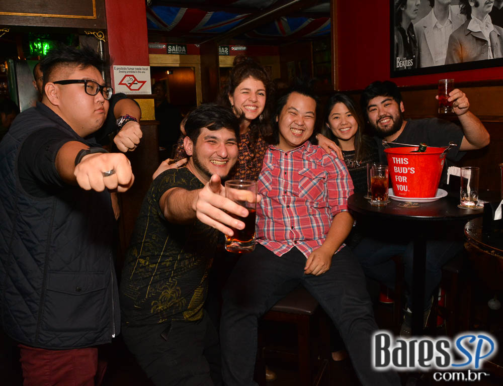 William Kim e banda Insônica comandaram a sexta com pop rock no Republic Pub William Kim e banda Insônica comandaram a sexta com pop rock no Republic Pub