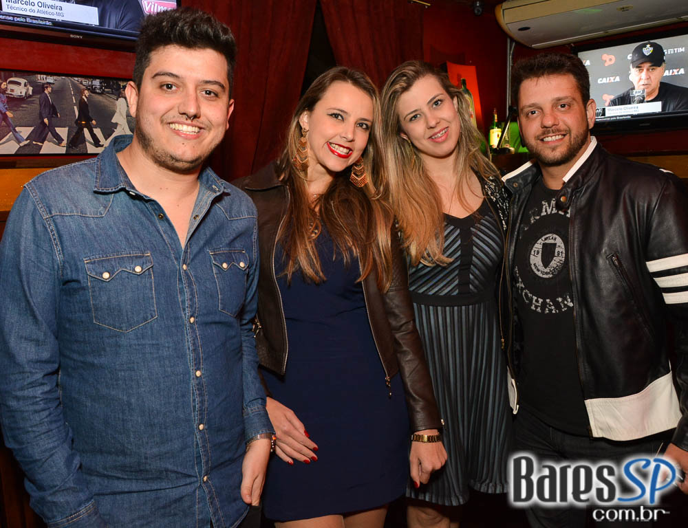 William Kim e banda Insônica comandaram a sexta com pop rock no Republic Pub William Kim e banda Insônica comandaram a sexta com pop rock no Republic Pub