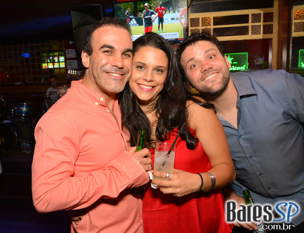 William Kim e banda Insônica comandaram a sexta com pop rock no Republic Pub William Kim e banda Insônica comandaram a sexta com pop rock no Republic Pub