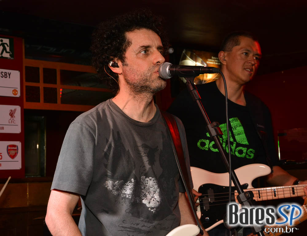 William Kim e banda Insônica comandaram a sexta com pop rock no Republic Pub William Kim e banda Insônica comandaram a sexta com pop rock no Republic Pub