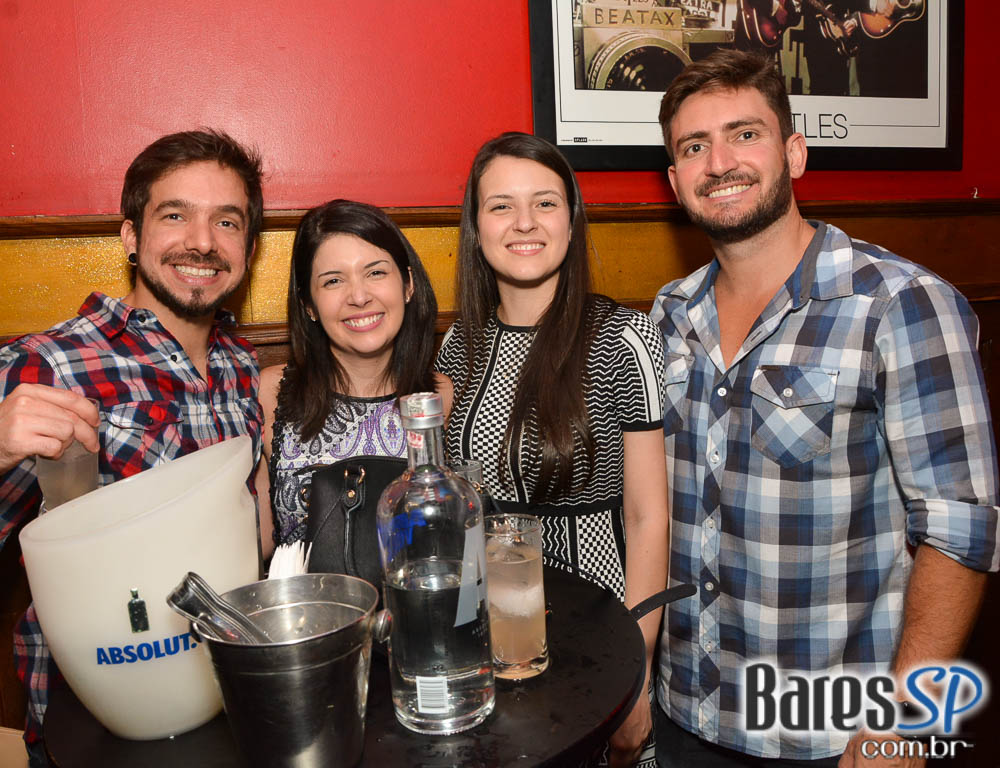 William Kim e banda Insônica comandaram a sexta com pop rock no Republic Pub William Kim e banda Insônica comandaram a sexta com pop rock no Republic Pub