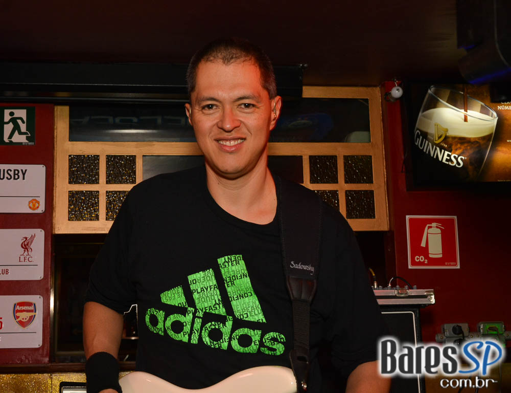 William Kim e banda Insônica comandaram a sexta com pop rock no Republic Pub William Kim e banda Insônica comandaram a sexta com pop rock no Republic Pub