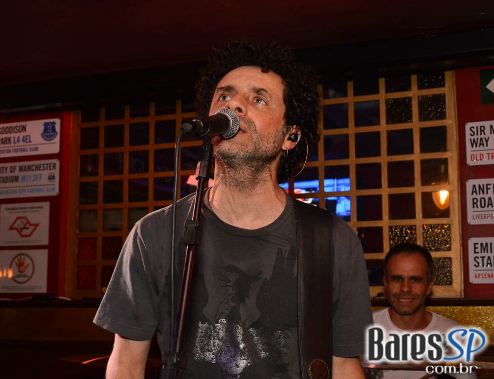 William Kim e banda Insônica comandaram a sexta com pop rock no Republic Pub William Kim e banda Insônica comandaram a sexta com pop rock no Republic Pub