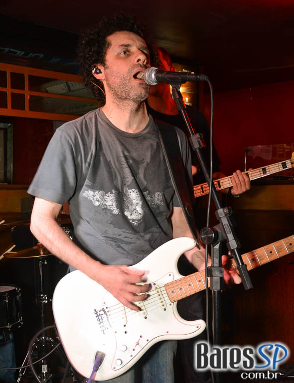 William Kim e banda Insônica comandaram a sexta com pop rock no Republic Pub William Kim e banda Insônica comandaram a sexta com pop rock no Republic Pub