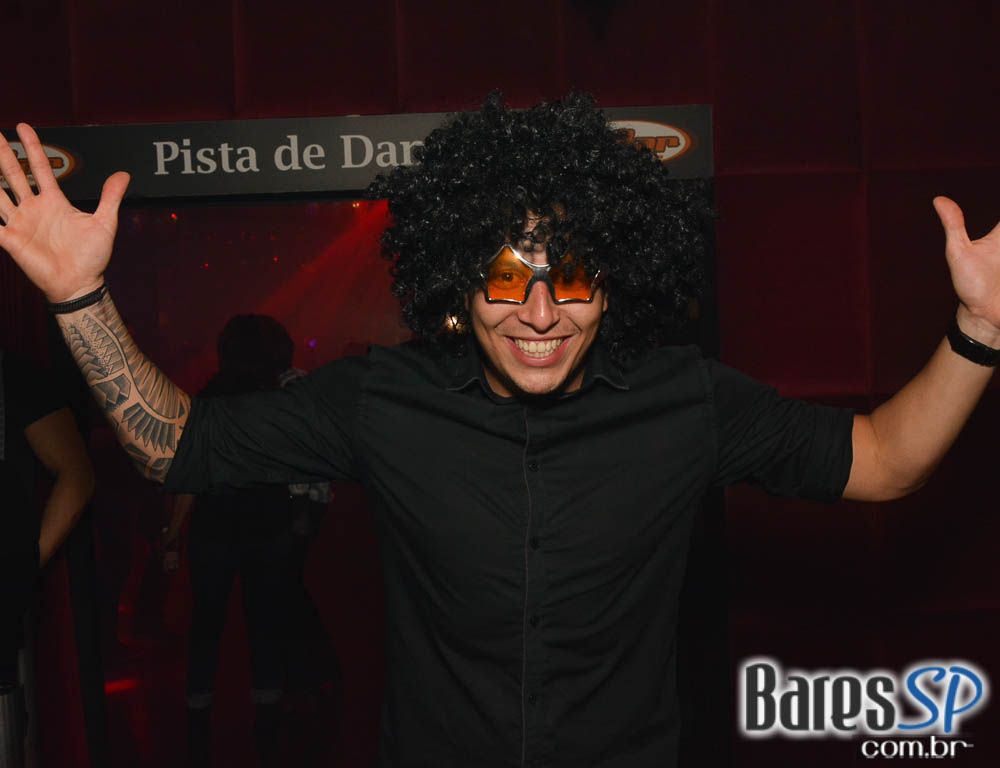 Noite do Óculos Escuro com DJs residentes animou o Akbar Lounge e Disco Noite do Óculos Escuro com DJs residentes animou o Akbar Lounge e Disco