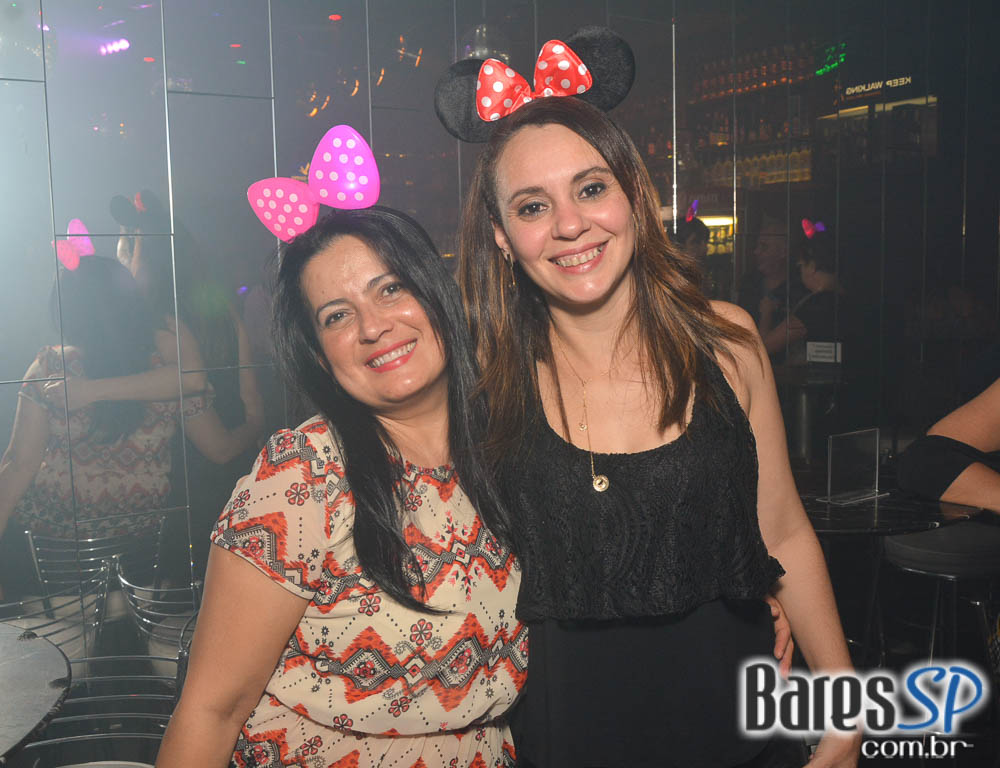 Noite do Óculos Escuro com DJs residentes animou o Akbar Lounge e Disco Noite do Óculos Escuro com DJs residentes animou o Akbar Lounge e Disco