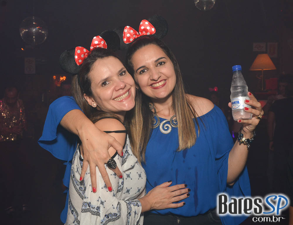 Noite do Óculos Escuro com DJs residentes animou o Akbar Lounge e Disco Noite do Óculos Escuro com DJs residentes animou o Akbar Lounge e Disco