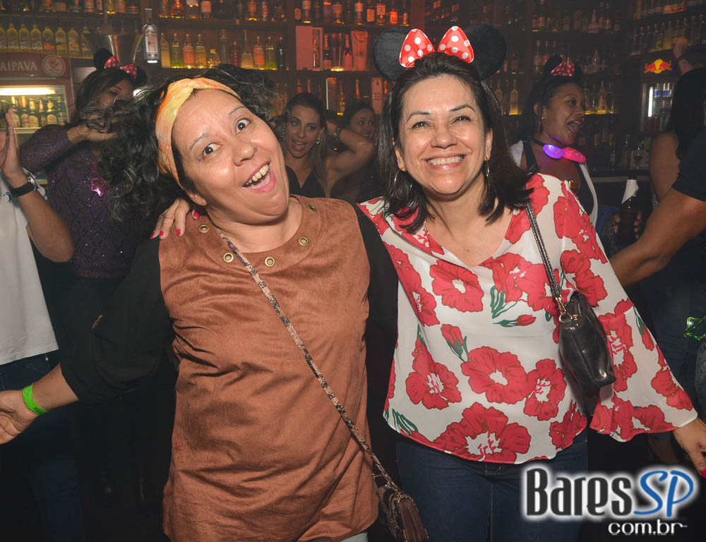 Noite do Óculos Escuro com DJs residentes animou o Akbar Lounge e Disco Noite do Óculos Escuro com DJs residentes animou o Akbar Lounge e Disco