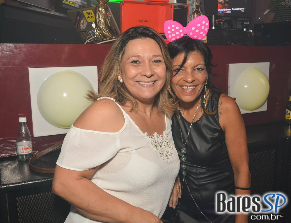 Noite do Óculos Escuro com DJs residentes animou o Akbar Lounge e Disco Noite do Óculos Escuro com DJs residentes animou o Akbar Lounge e Disco