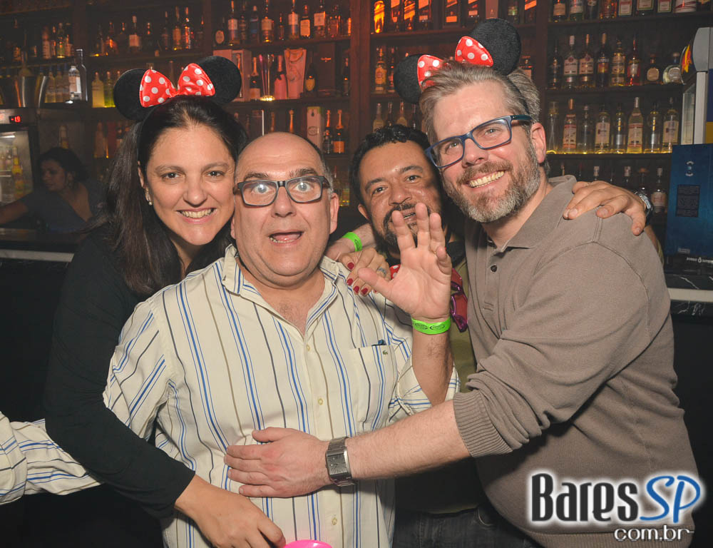 Noite do Óculos Escuro com DJs residentes animou o Akbar Lounge e Disco Noite do Óculos Escuro com DJs residentes animou o Akbar Lounge e Disco