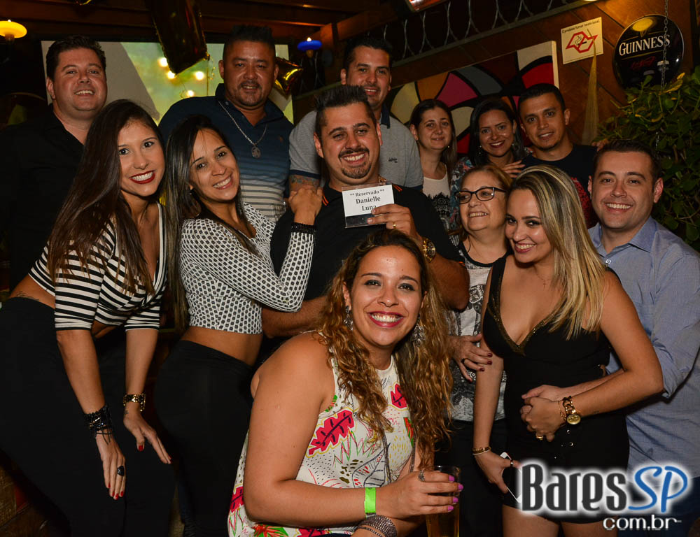 Noite do Óculos Escuro com DJs residentes animou o Akbar Lounge e Disco Noite do Óculos Escuro com DJs residentes animou o Akbar Lounge e Disco