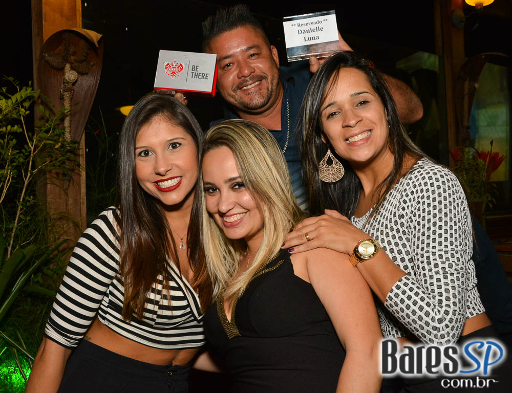 Noite do Óculos Escuro com DJs residentes animou o Akbar Lounge e Disco Noite do Óculos Escuro com DJs residentes animou o Akbar Lounge e Disco