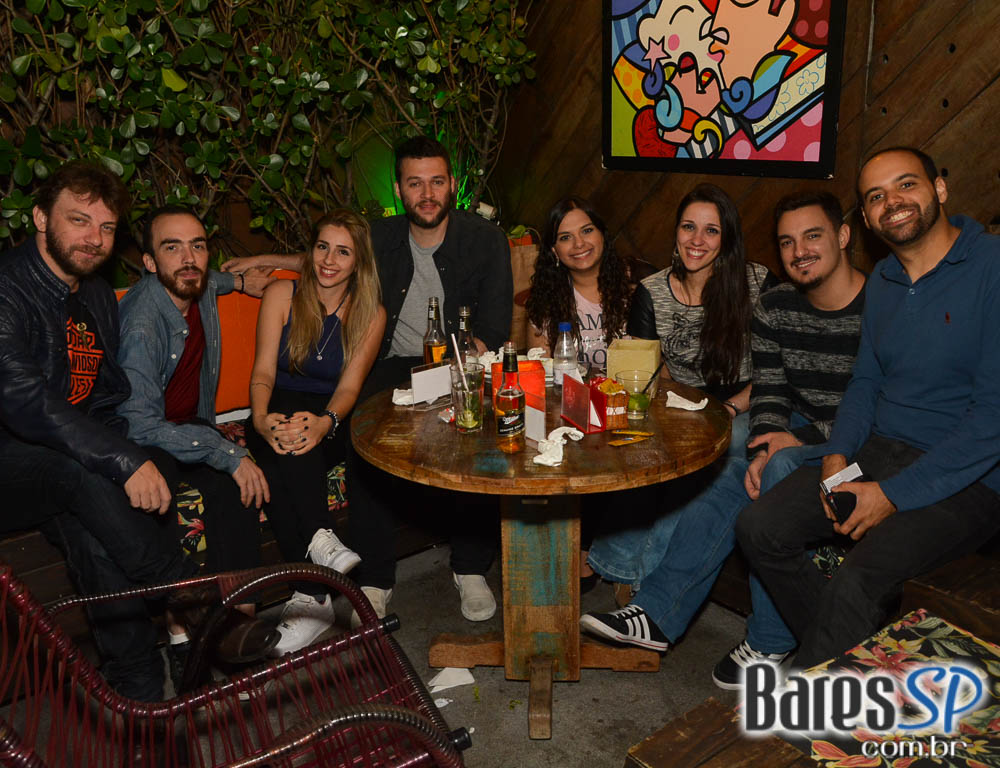 Noite do Óculos Escuro com DJs residentes animou o Akbar Lounge e Disco Noite do Óculos Escuro com DJs residentes animou o Akbar Lounge e Disco