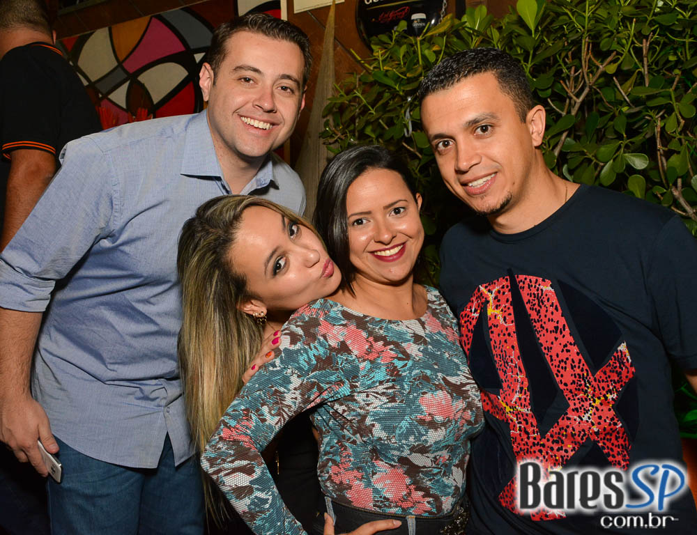 Noite do Óculos Escuro com DJs residentes animou o Akbar Lounge e Disco Noite do Óculos Escuro com DJs residentes animou o Akbar Lounge e Disco