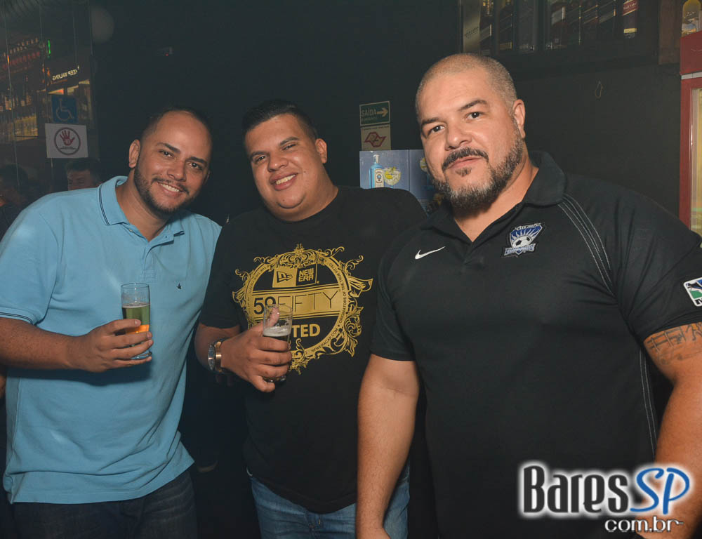 Noite do Óculos Escuro com DJs residentes animou o Akbar Lounge e Disco Noite do Óculos Escuro com DJs residentes animou o Akbar Lounge e Disco