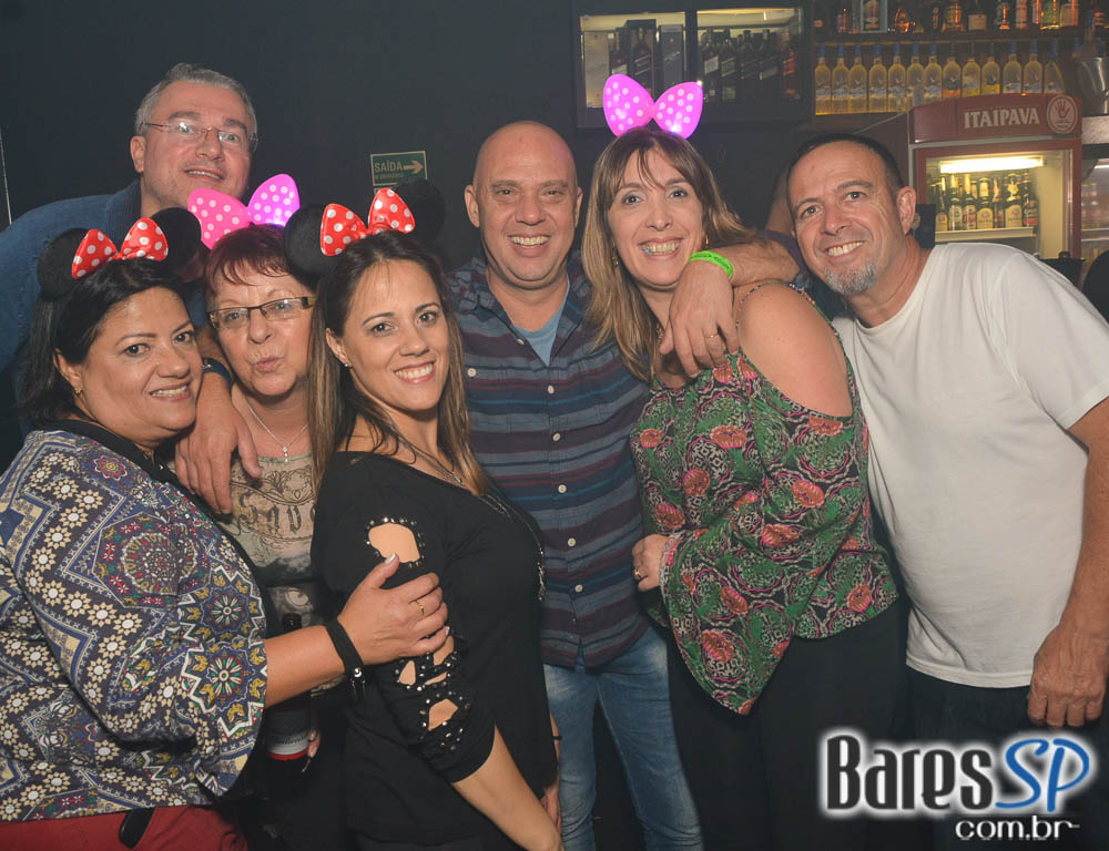 Noite do Óculos Escuro com DJs residentes animou o Akbar Lounge e Disco Noite do Óculos Escuro com DJs residentes animou o Akbar Lounge e Disco