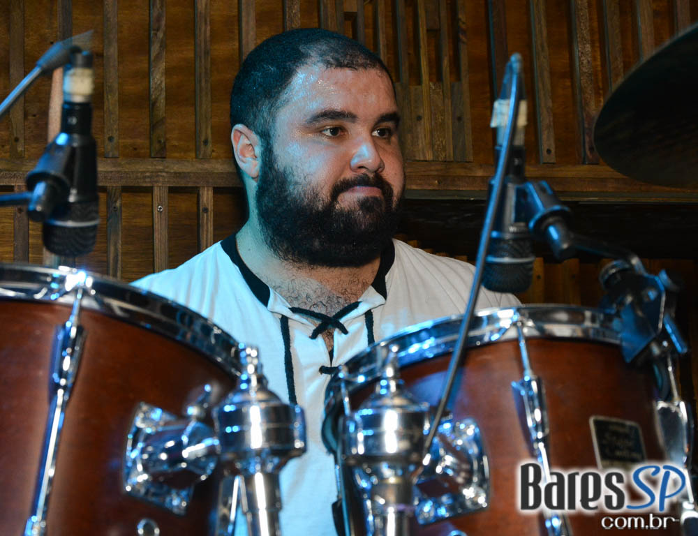 Bandas Mister Vinyl e D.A.D.I and The Passengers com clássicos do rock no Ton Ton Jazz Bandas Mister Vinyl e D.A.D.I and The Passengers com clássicos do rock no Ton Ton Jazz