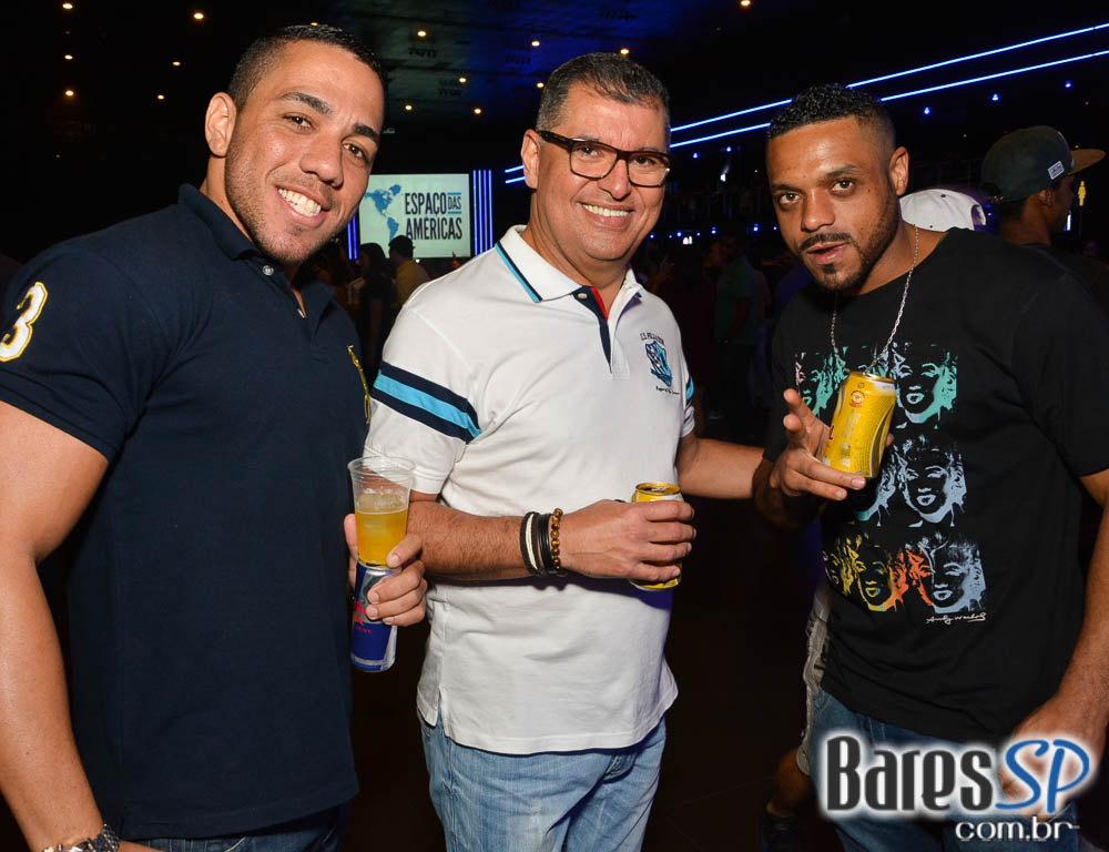 Ivete Sangalo agita a noite com sucessos do axé em show no Espaço das Américas Ivete Sangalo agita a noite com sucessos do axé em show no Espaço das Américas