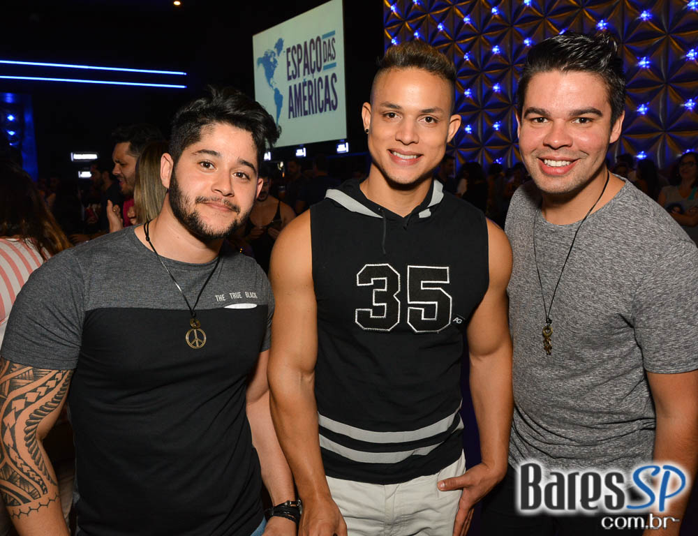 Ivete Sangalo agita a noite com sucessos do axé em show no Espaço das Américas Ivete Sangalo agita a noite com sucessos do axé em show no Espaço das Américas