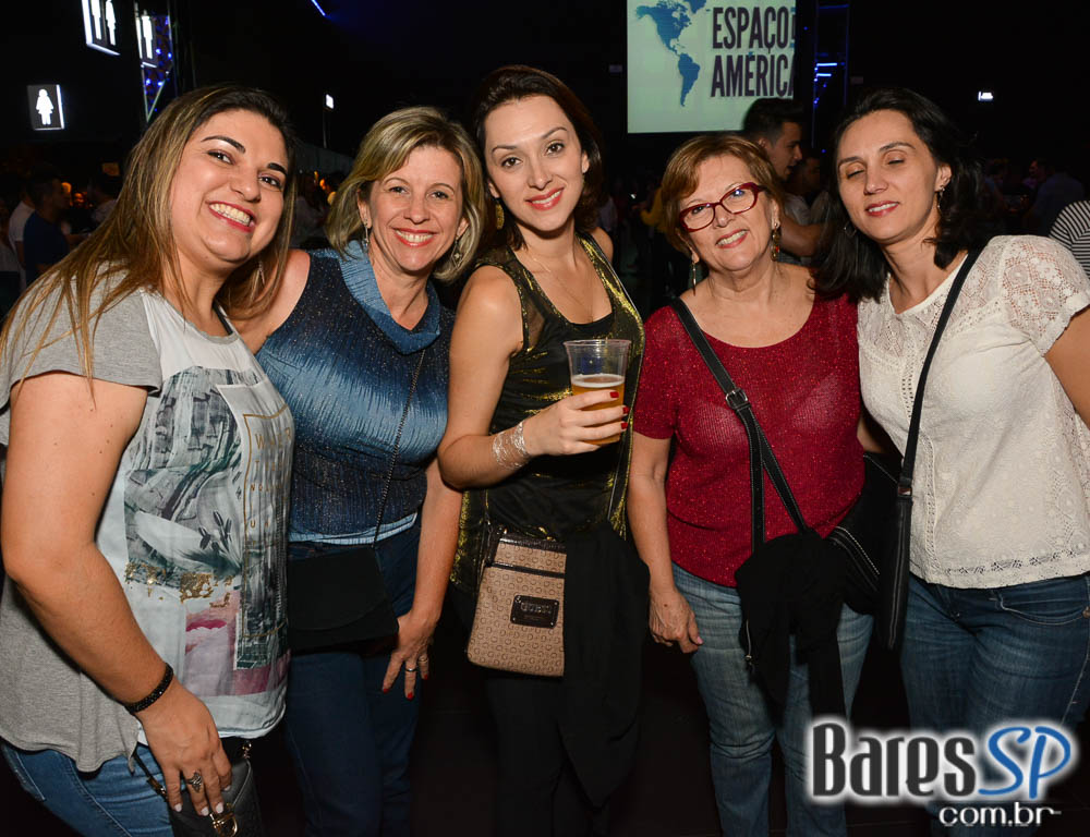 Ivete Sangalo agita a noite com sucessos do axé em show no Espaço das Américas Ivete Sangalo agita a noite com sucessos do axé em show no Espaço das Américas