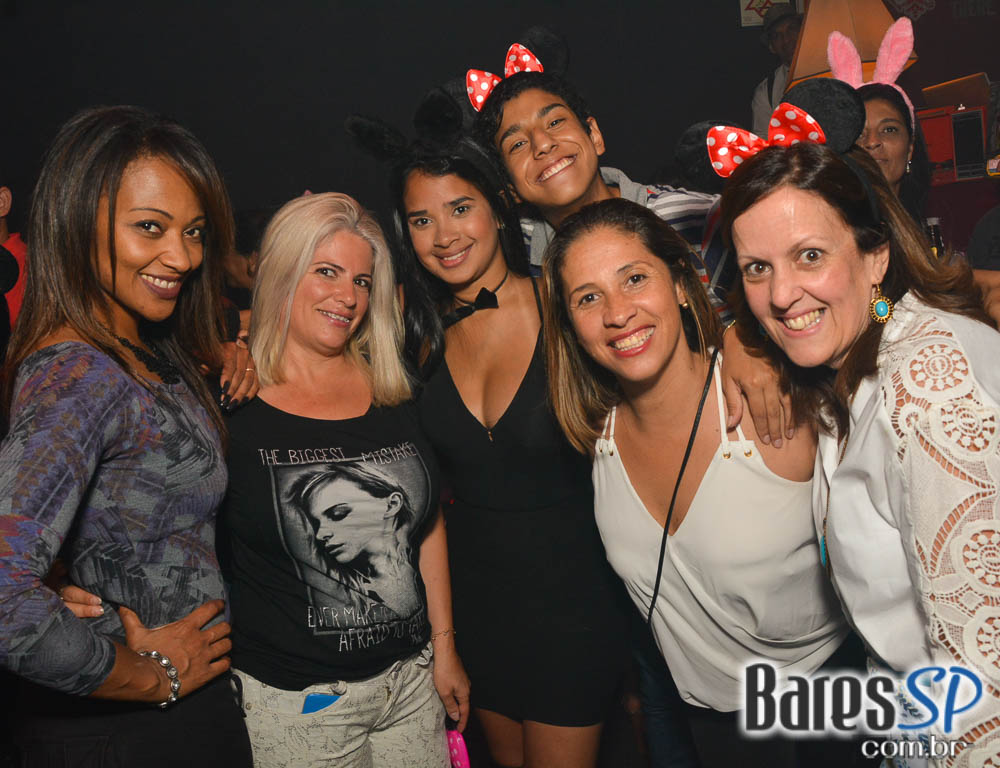 Noite da Tequila com DJs residentes animaram o Akbar Lounge e Disco Noite da Tequila com DJs residentes animaram o Akbar Lounge e Disco