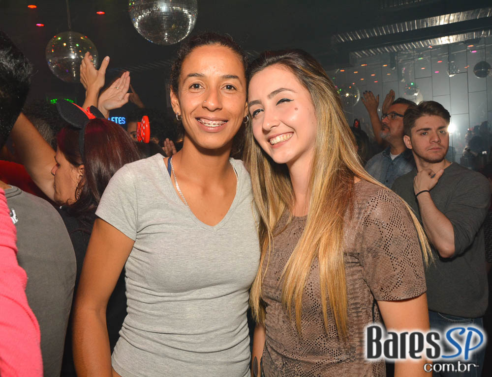 Noite da Tequila com DJs residentes animaram o Akbar Lounge e Disco Noite da Tequila com DJs residentes animaram o Akbar Lounge e Disco