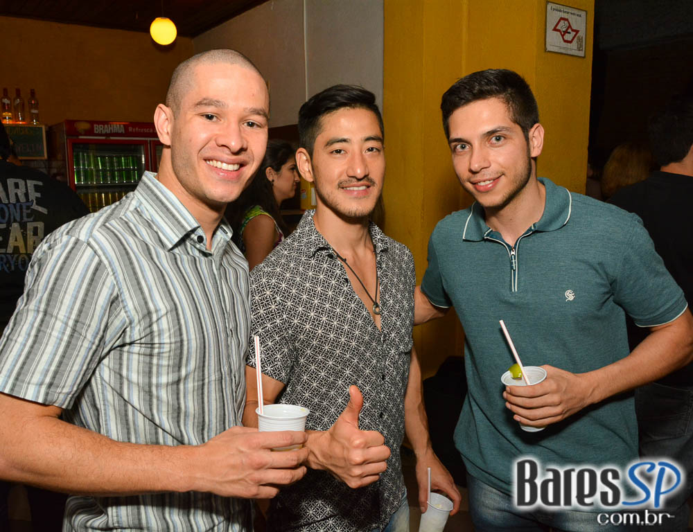 Sexta-feira a Banda Bicho de Pé colocou todo mundo no Canto da Ema para dançar forró Sexta-feira a Banda Bicho de Pé colocou todo mundo no Canto da Ema para dançar forró