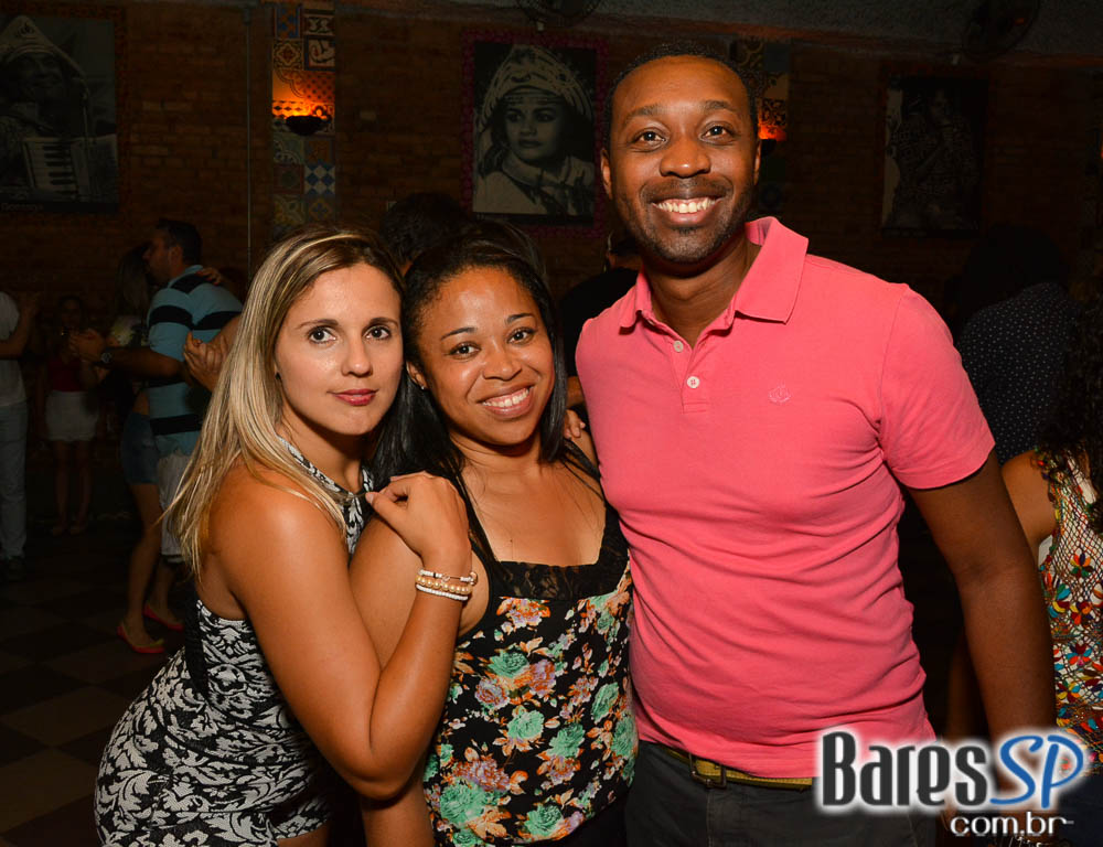 Sexta-feira a Banda Bicho de Pé colocou todo mundo no Canto da Ema para dançar forró Sexta-feira a Banda Bicho de Pé colocou todo mundo no Canto da Ema para dançar forró