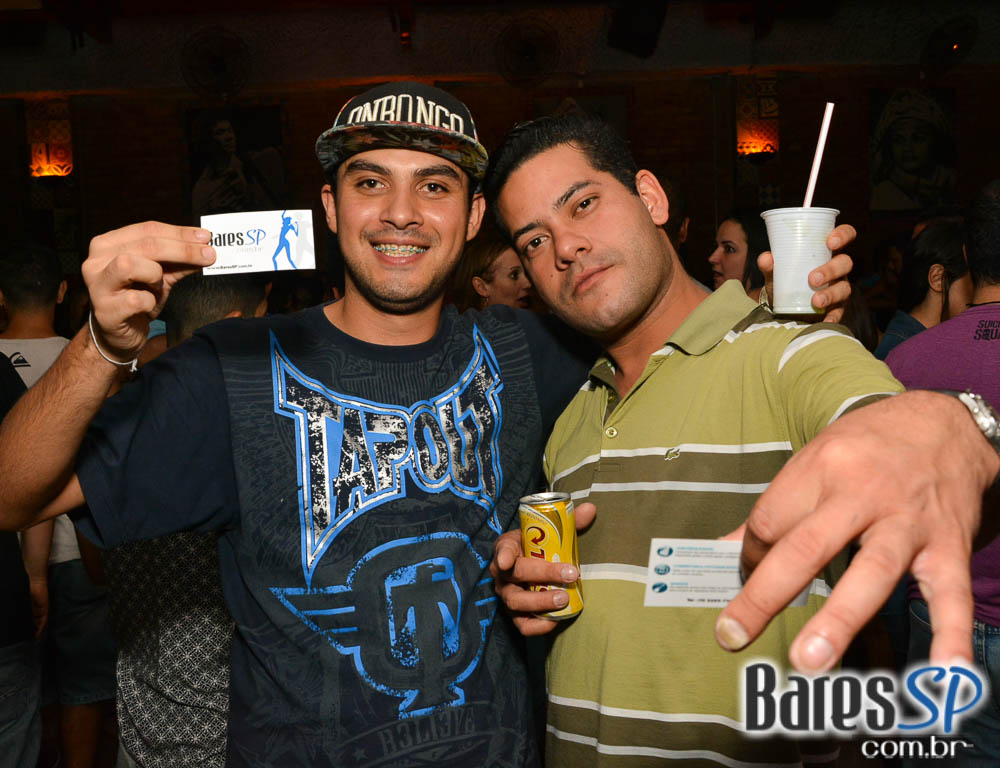 Sexta-feira a Banda Bicho de Pé colocou todo mundo no Canto da Ema para dançar forró Sexta-feira a Banda Bicho de Pé colocou todo mundo no Canto da Ema para dançar forró