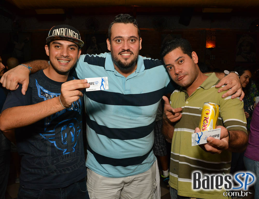 Sexta-feira a Banda Bicho de Pé colocou todo mundo no Canto da Ema para dançar forró Sexta-feira a Banda Bicho de Pé colocou todo mundo no Canto da Ema para dançar forró