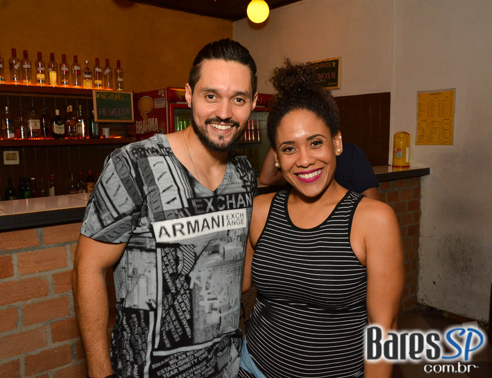 Sexta-feira a Banda Bicho de Pé colocou todo mundo no Canto da Ema para dançar forró Sexta-feira a Banda Bicho de Pé colocou todo mundo no Canto da Ema para dançar forró